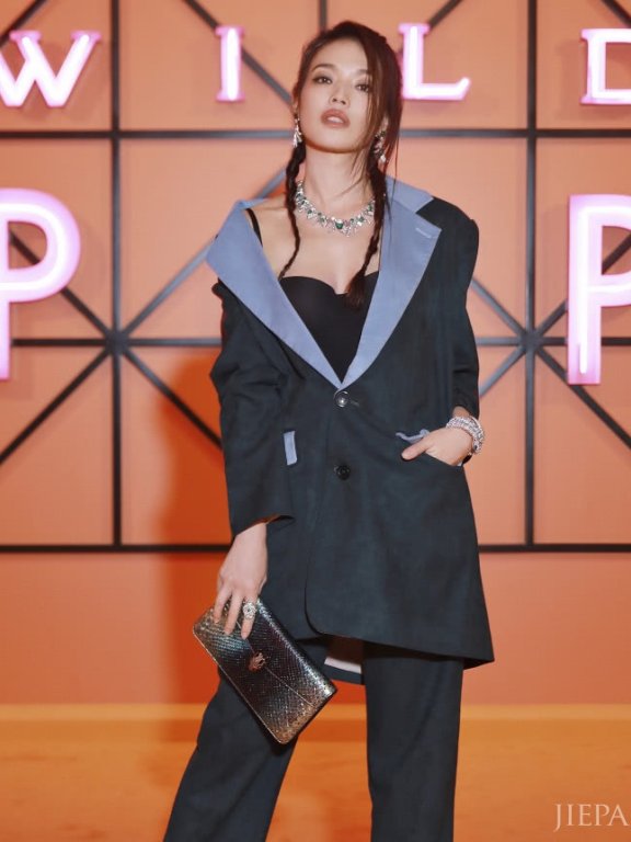 舒淇全新发型,女感爆棚