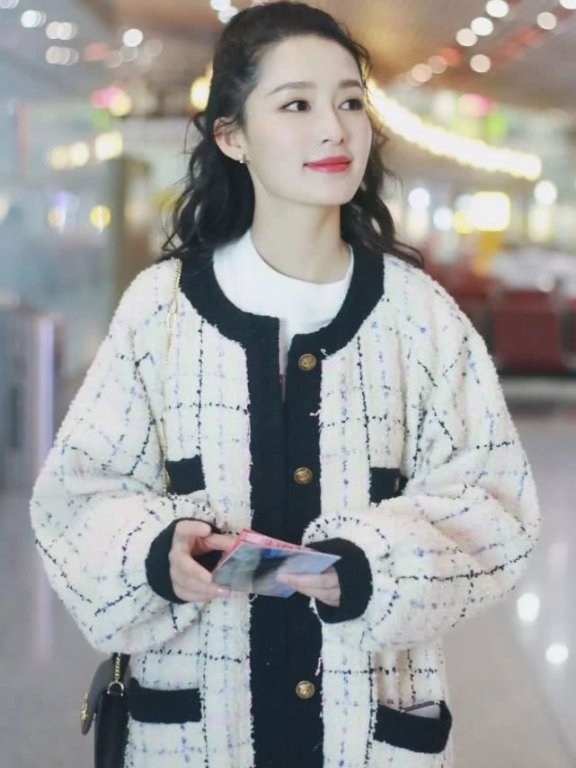 李沁“透视裙”配毛T恤现参加节目,网友直呼仙女下凡!