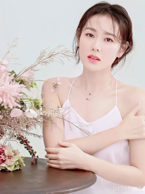 孙艺珍的温柔“奶茶妆”比起绯闻恋情,才是正经事