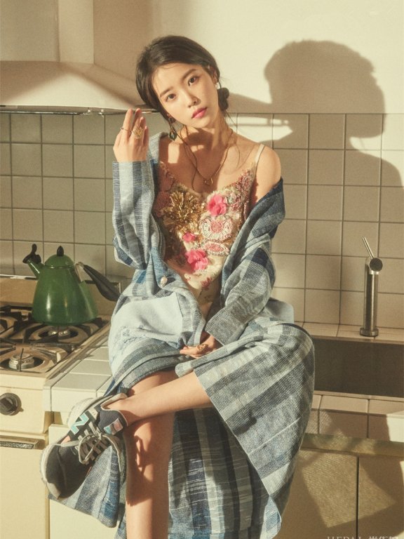 国民妹妹李知恩不光有盛世美颜,私服造型更是女生模范!