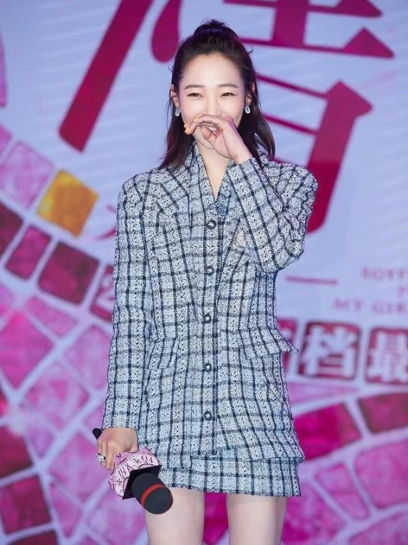 林允白百何同穿6万块的香奈儿,气质确相差甚远