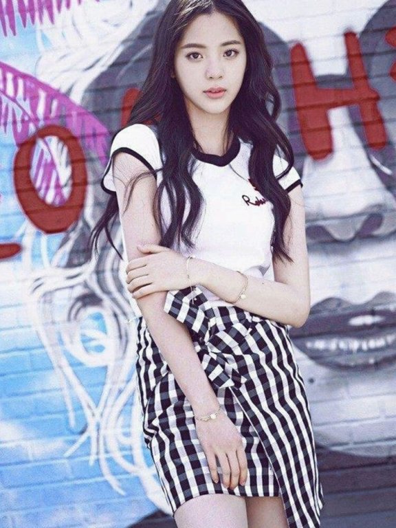 欧阳娜娜穿卫衣配运动鞋现好身材,真的是太美了