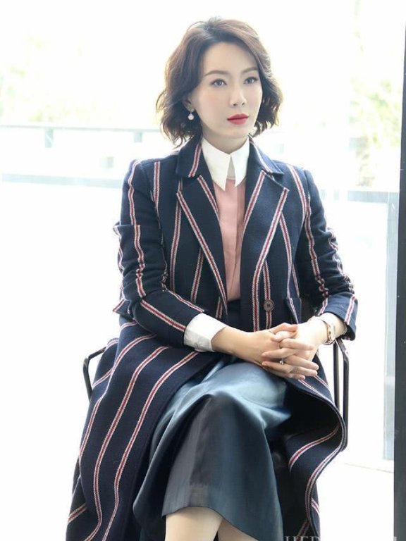 陈数剪款波波头,“鹅蛋脸”变成了“瓜子脸”,意外的很时尚