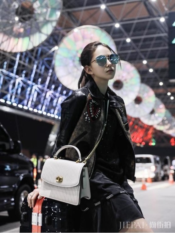小周周戴昆凌帽子“母女造型”可爱度爆表!