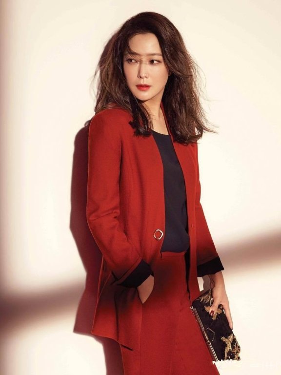 金喜善依然保持着昔日的美丽?