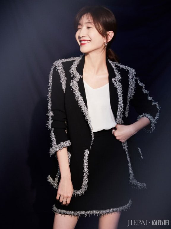 江疏影墨绿色礼裙优雅大气，超级迷人！