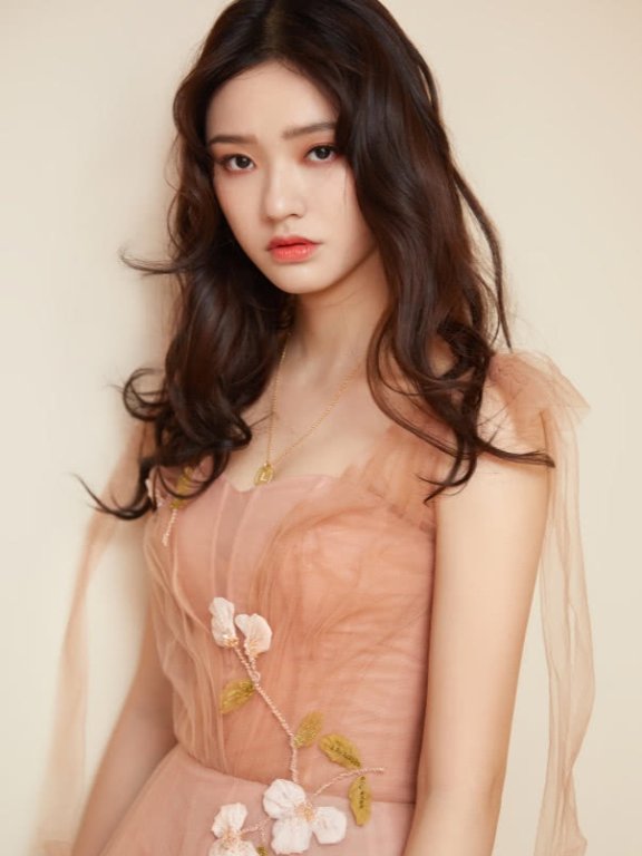 林允值得拥有“三叶草裙”,穿后像天仙!