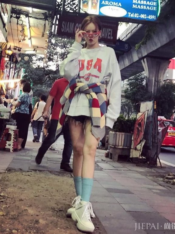 泫雅初春造型惹模仿,素颜入镜更暴露真容