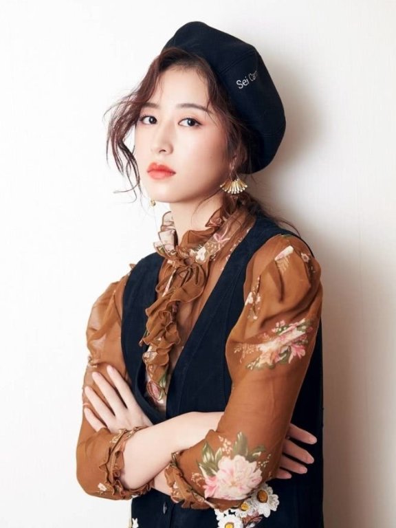 周雨彤把裤子缝到裙上穿,潮爆2019!