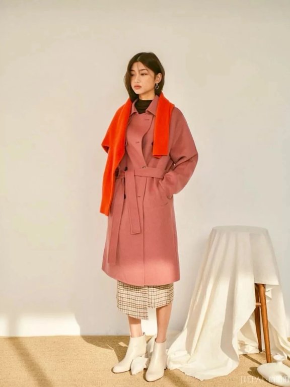 长款格纹大衣+阔腿裤霸气抢镜,帅得不可方物