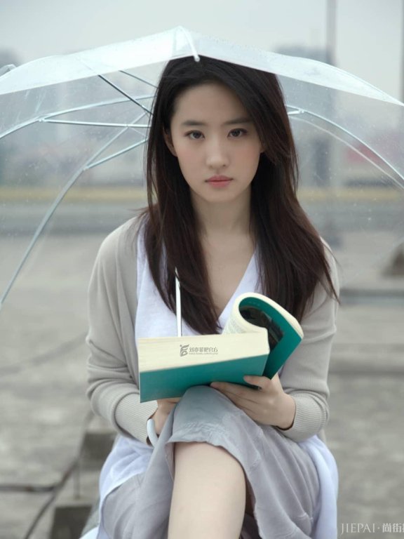 刘亦菲永远肤白貌美,清纯写真曝光!
