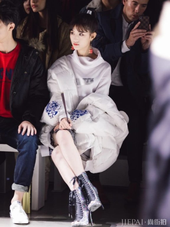 陈意涵创造101淘汰后,携手国潮参加时装周!