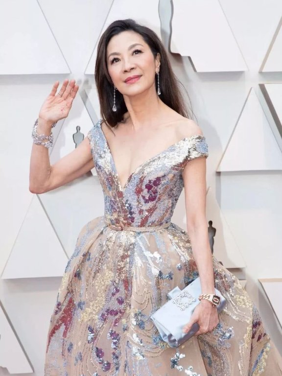 杨紫琼出席奥斯卡,身材却火辣到不行