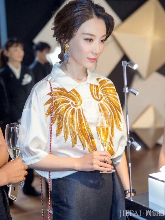 陈数大衣穿错了气场全没了