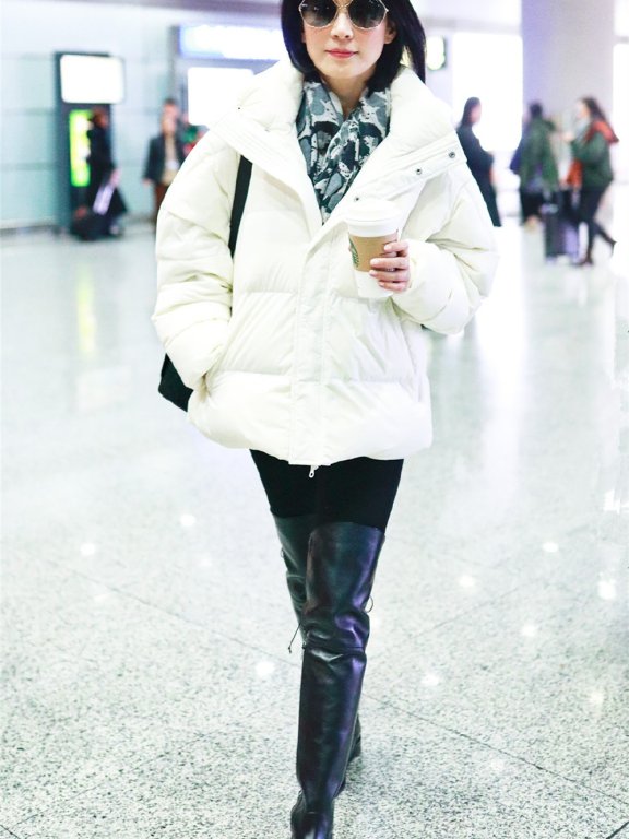 俞飞鸿配高领衫气场全开！女神又惊艳了