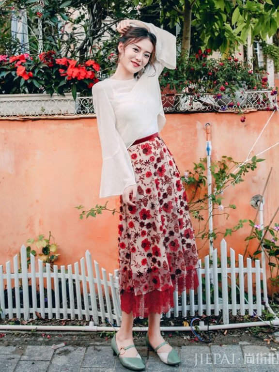 印花裙扮靓走到哪里都被夸好看！