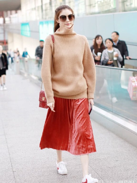 想做有气质的时髦精?那就用驼色毛衣把你变的又美又吸睛吧