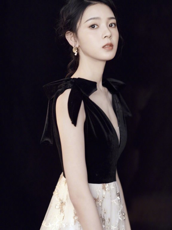 陈瑶长得超漂亮,衣服搭配品味越来越好了