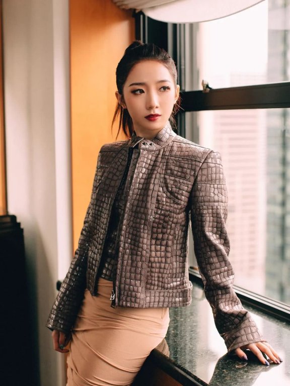 《蓝色生死恋》新任演员上线，孟美岐私服仍有女人硬态度