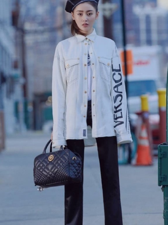 张天爱一身黑衣亮相,征服千千万万的网友