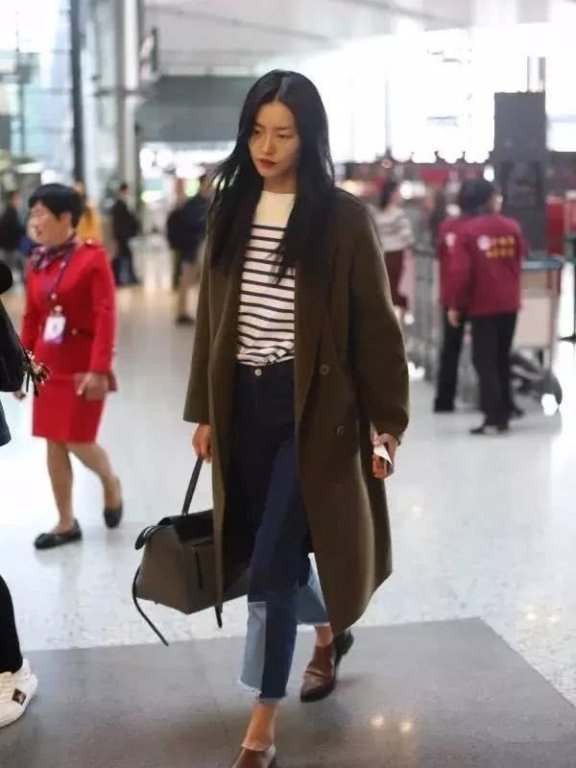 2019年开春最火的一条裤子,半个娱乐圈女明星都在穿