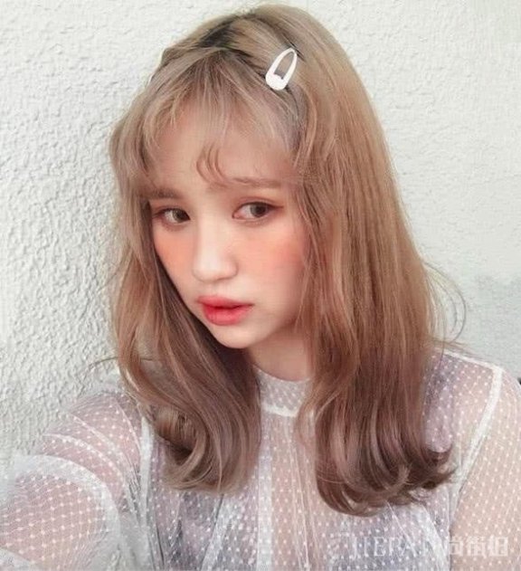 2019年就要跟上土味复古发夹潮流，一众时尚达人靠它零秒造型