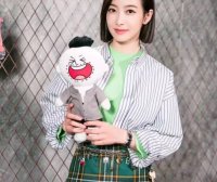 杨幂和宋茜的半身裙拼不过网红款?现在的女孩子穿衣风格越来越有范儿了