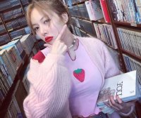 涂上嘴比棒棒糖还甜美的口红，买