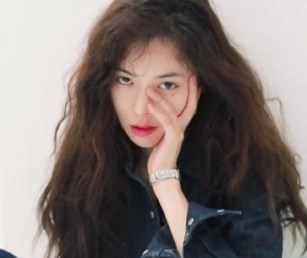 金泫雅日常搭配时尚感爆强到成范文，不学你会后悔