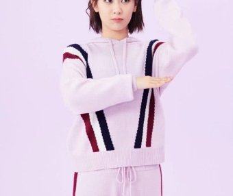 杨紫短发+空气刘海太甜了,穿浅紫色针织套装甜美可爱