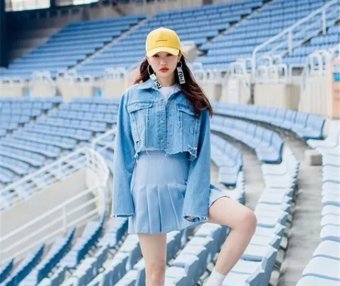 一年四季都能穿的牛仔外套,深受戚薇杨幂喜爱,展现你的率性美