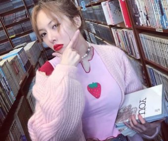 涂上嘴比棒棒糖还甜美的口红，买