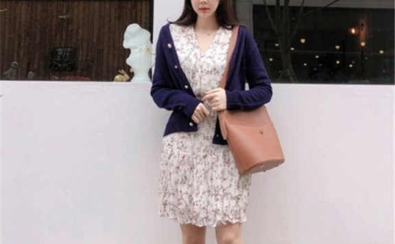 春季俏皮温柔的打开方式:用针织开衫和裙子展现你的魅力