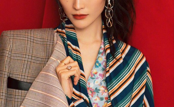 何穗西装+衬衫,倍有国际范儿