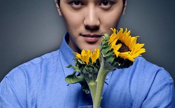 冯绍峰西装造型清爽帅气，越来越会搭了！