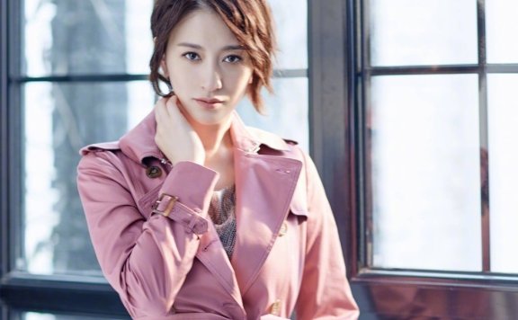 李小冉波波头发型气质都不一样了!