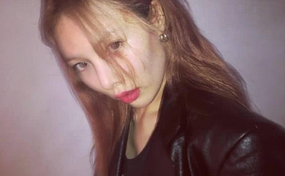 金泫雅ins超会穿,粉色穿搭少女感满满