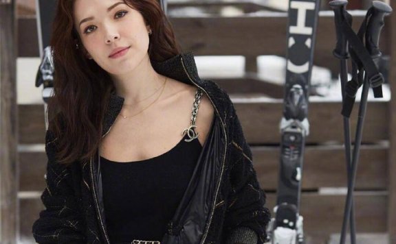 许玮甯把九分裤穿成六分裤,活似个劳动妇女