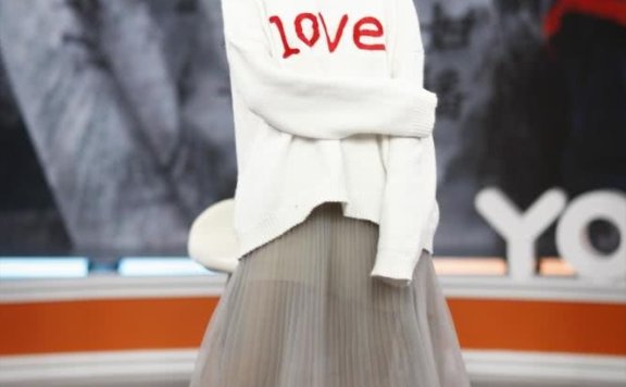 彭小苒私服搭配太好看,毛衣搭配纱裙好看又甜美