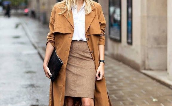 卡其色风衣初春穿着不腻，搭配裙子精致优雅还有气质