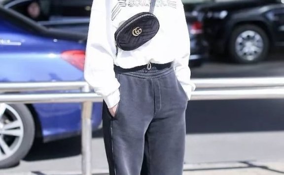 林允儿新闻图堪比画报!而我关注的却是一只仅次于她颜值的腰包