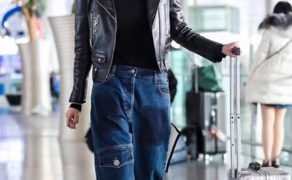 王紫璇裤子真奇怪,身高172都HOLD不住