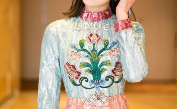 宋茜裙子分成两部分穿,衣服和裙子都快分不清了