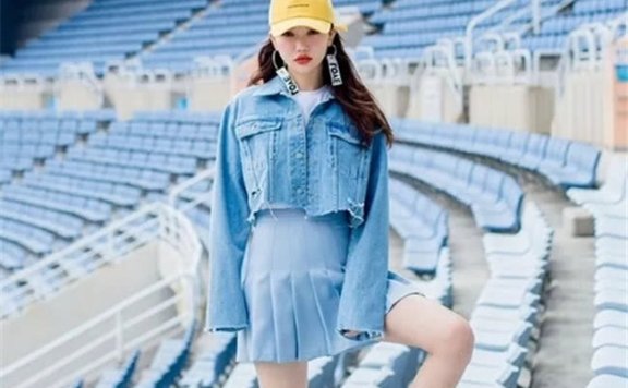 一年四季都能穿的牛仔外套，深受戚薇杨幂喜爱，展现你的率性美