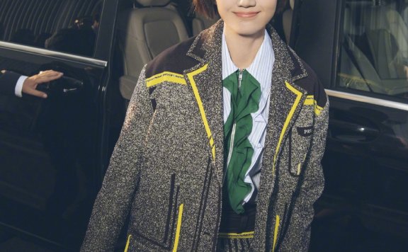 袁泉短发造型魅力十足漂亮大方