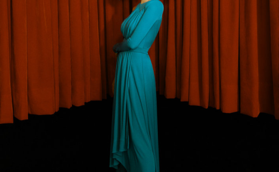 林志玲纤细双腿令人着迷,惊艳了!