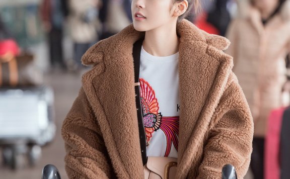 时装周街拍秀,张佳宁演绎青春活力,袁姗姗穿男装秒变少女!