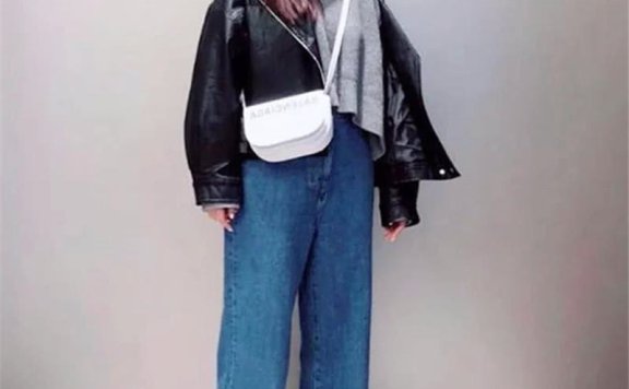 小白鞋已过时!换上减龄又青春的帆布鞋,让你轻松美回初恋