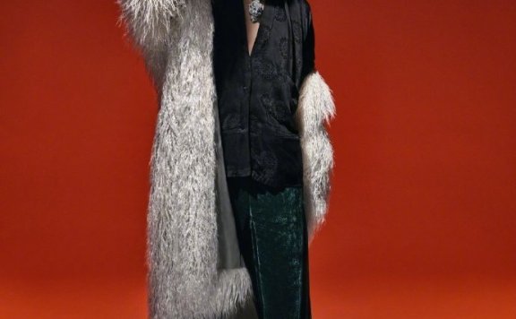 吴亦凡尝试中国风唐装布鞋演绎“凡式”风格