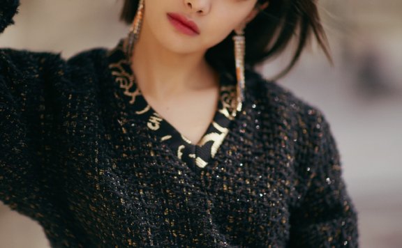 宋茜新造型波波头高腰的裤子，气质爆表